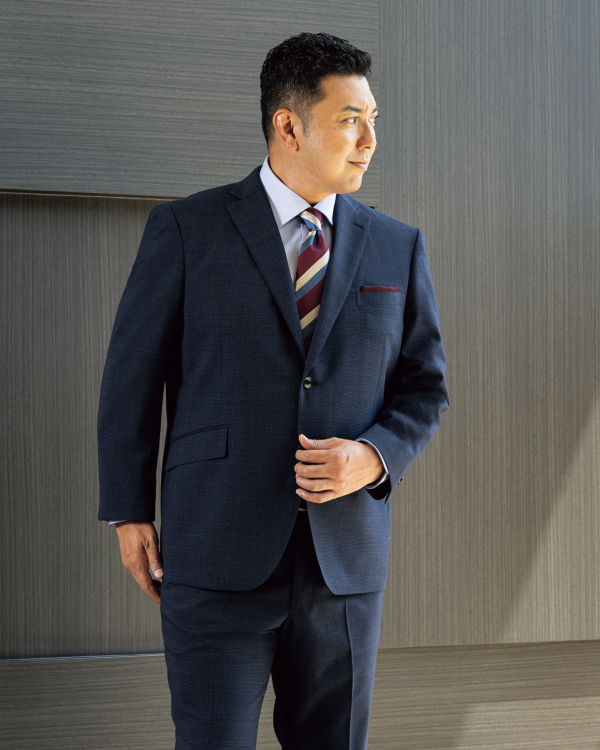 スーツを着た会社員