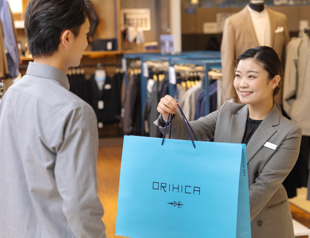 ORIHICAにて服を購入した様子